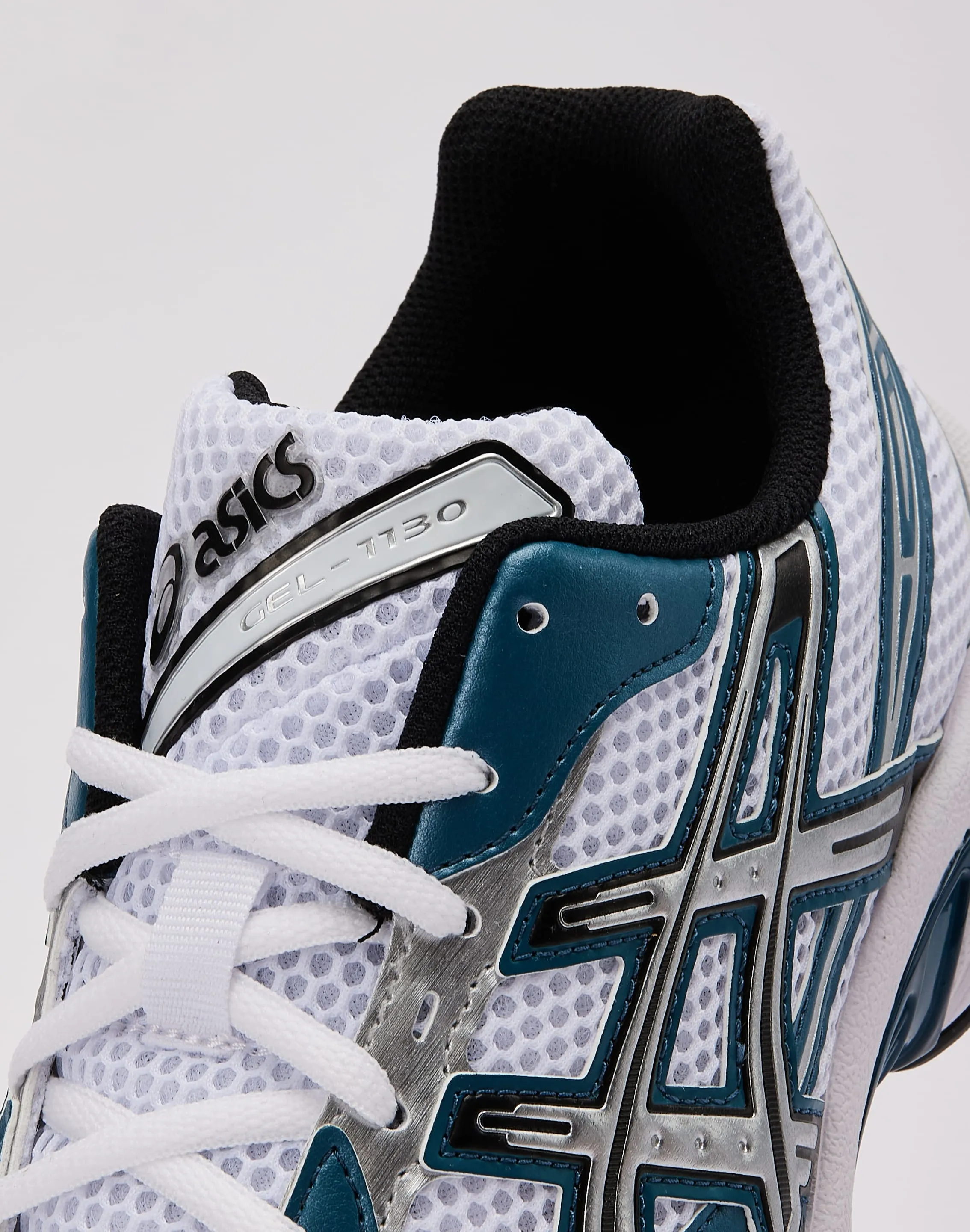 Asics GEL-1130 Asymmetric Lace Design Mid Top Style