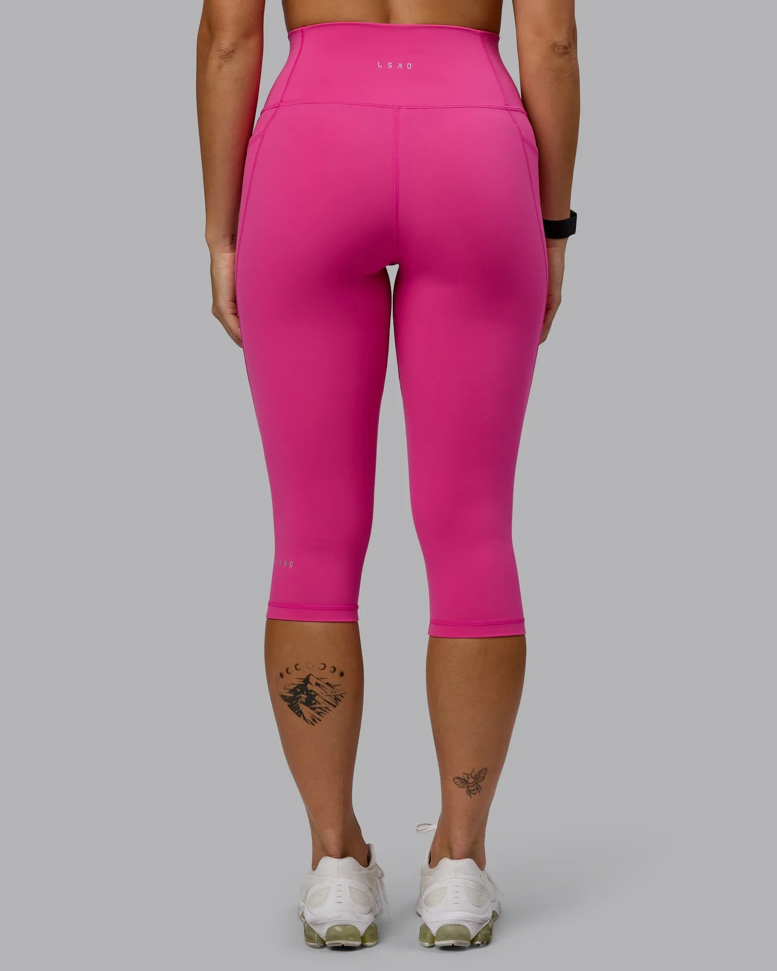 Fusion Ultra High-Rise 3/4 Legging Pockets - Fuchsia Pink Elastic Free Cuffs