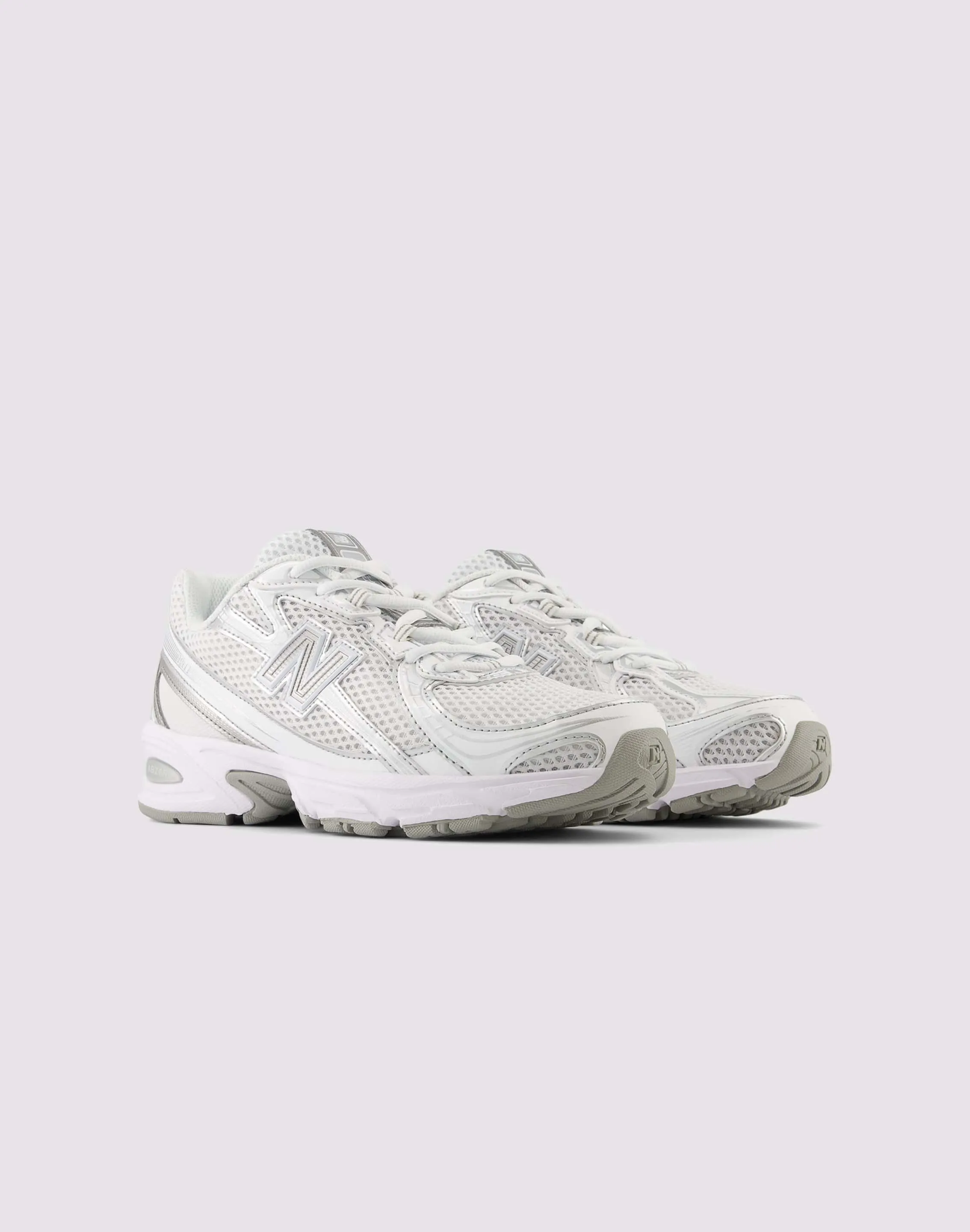 Mesh Upper textured - sole shoes New Balance 740
