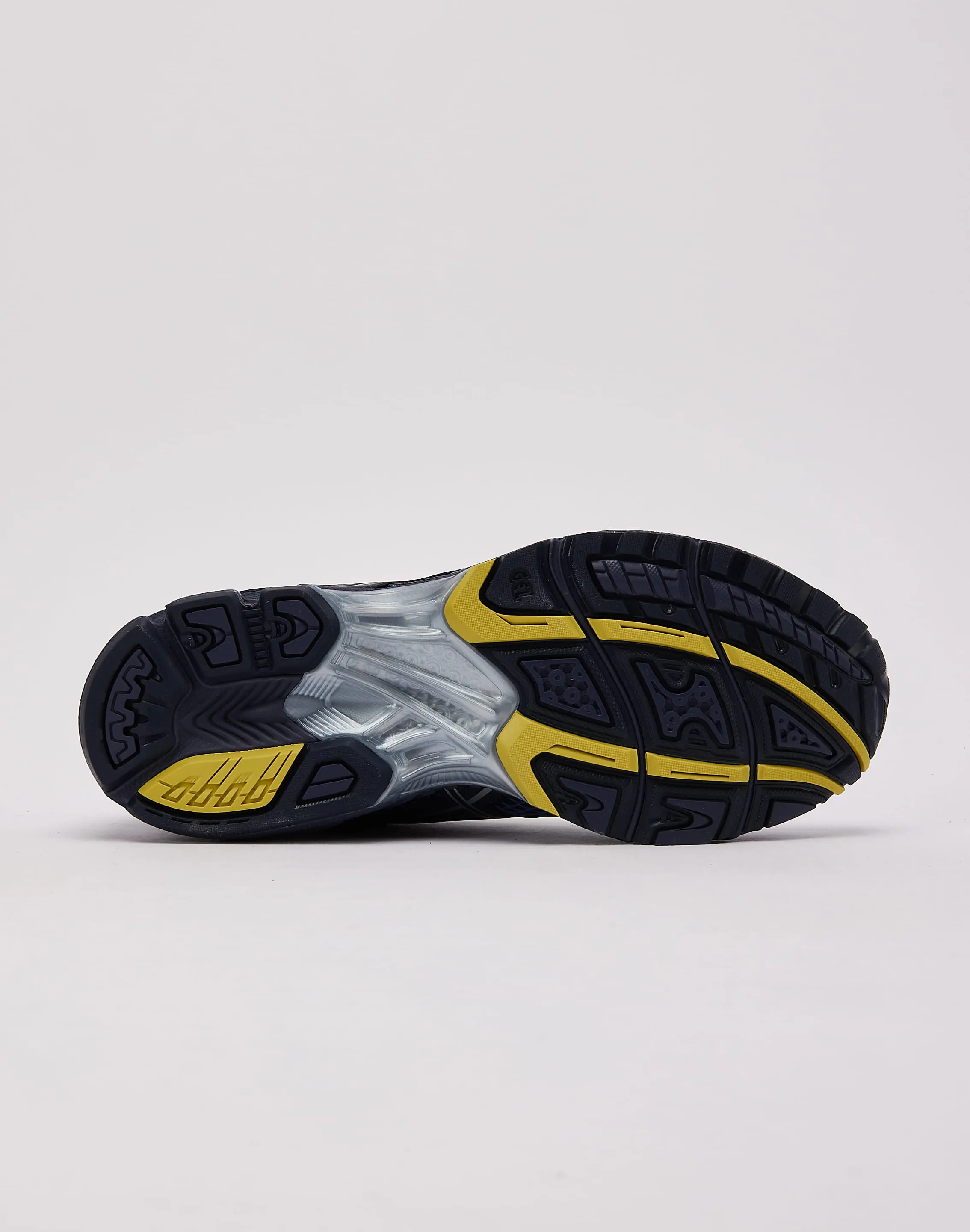 competitive runner Asics GEL-NIMBUS 10.1
