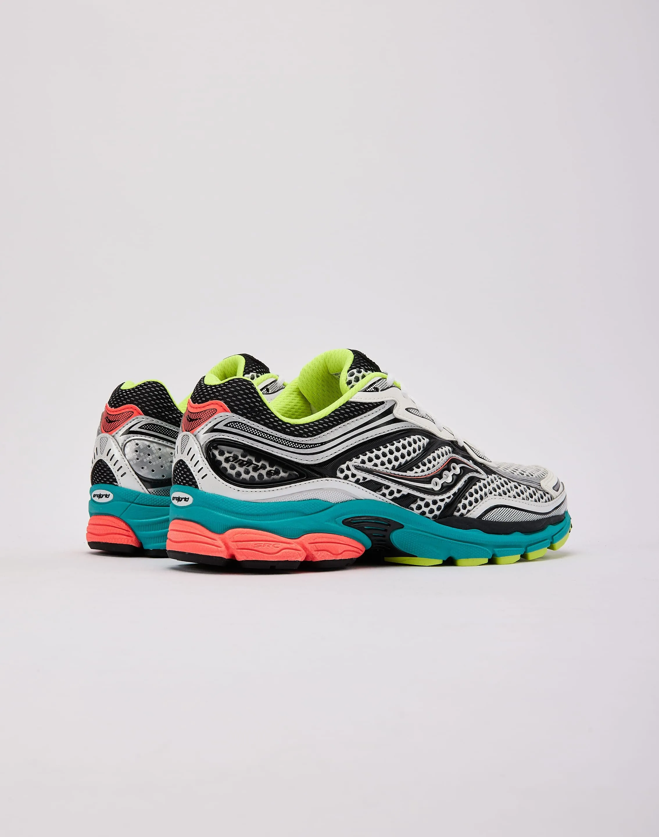 Saucony ProGrid Omni 9 wind - resistant running shoes