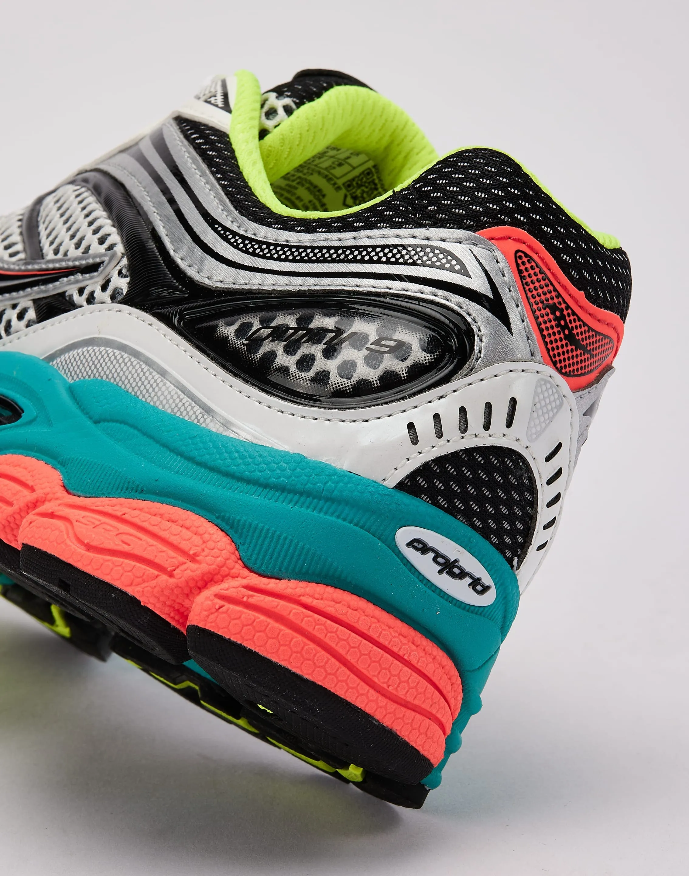 Exclusive Slip Resistant Tech Saucony ProGrid Omni 9