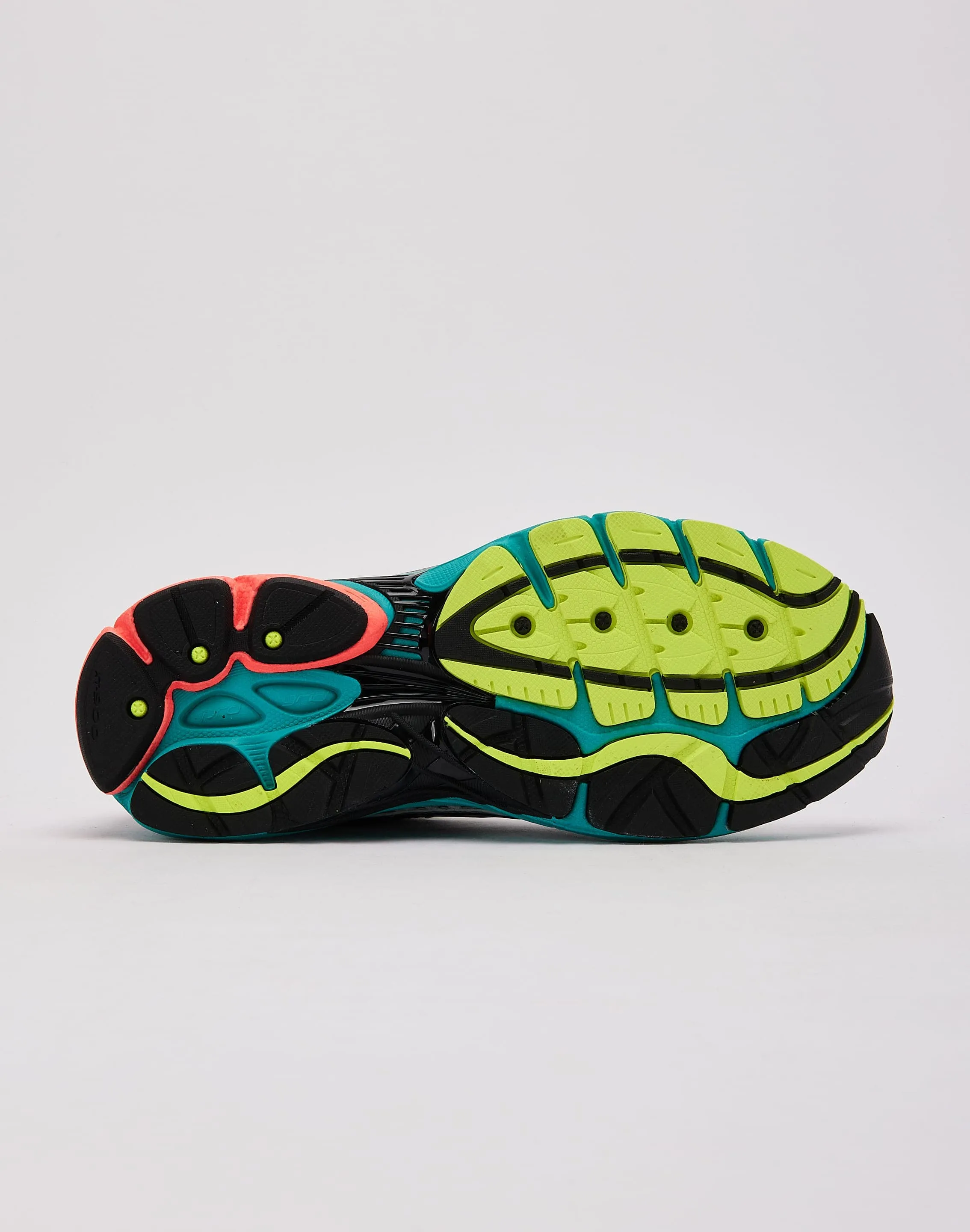 Saucony ProGrid Omni 9 GPS - enabled running backpacks