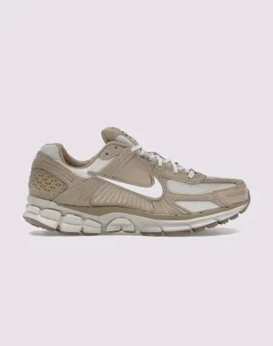 Nike Zoom Vomero 5 balance - training jogging in park