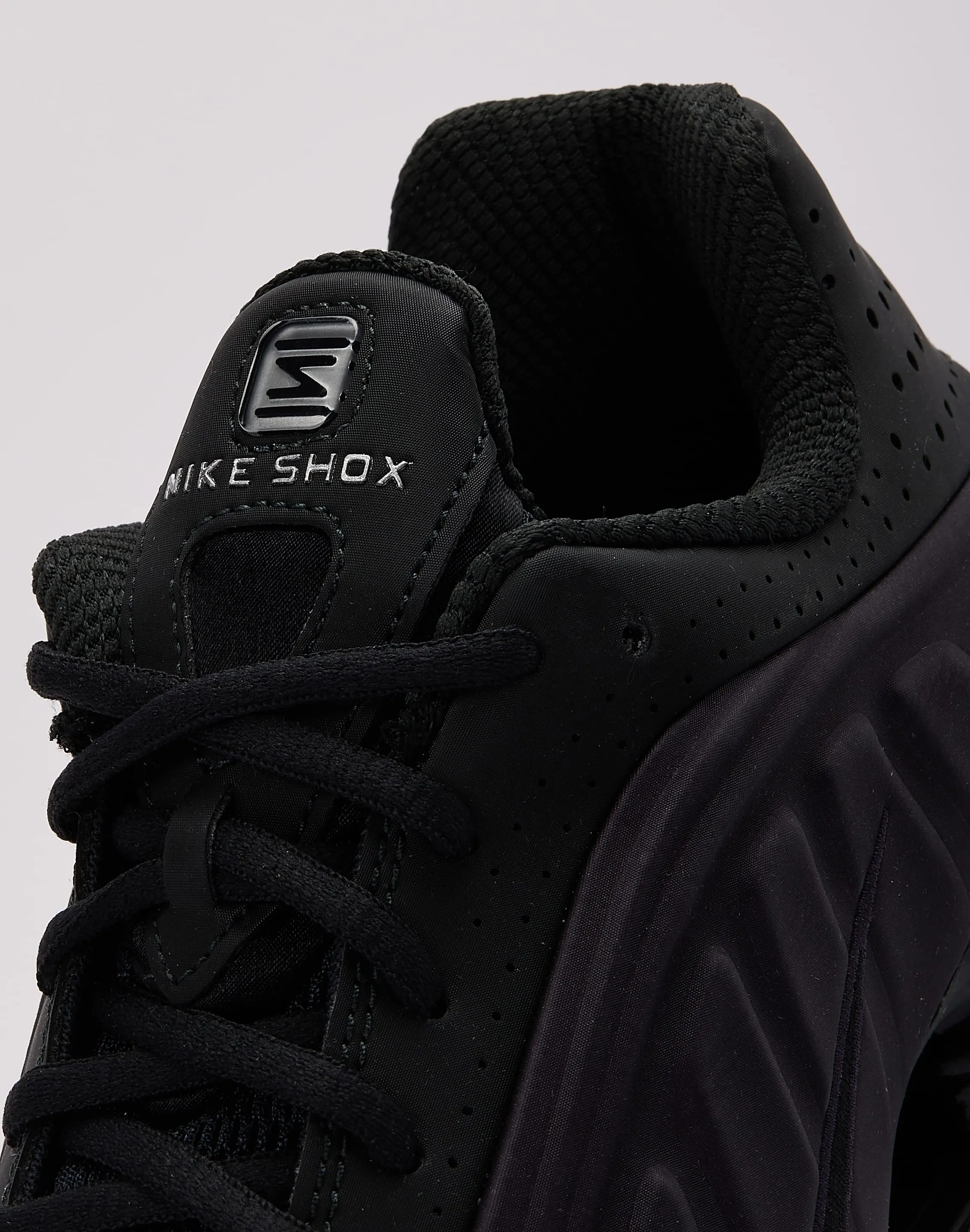 running in international tracks shoes Nike Shox R4
