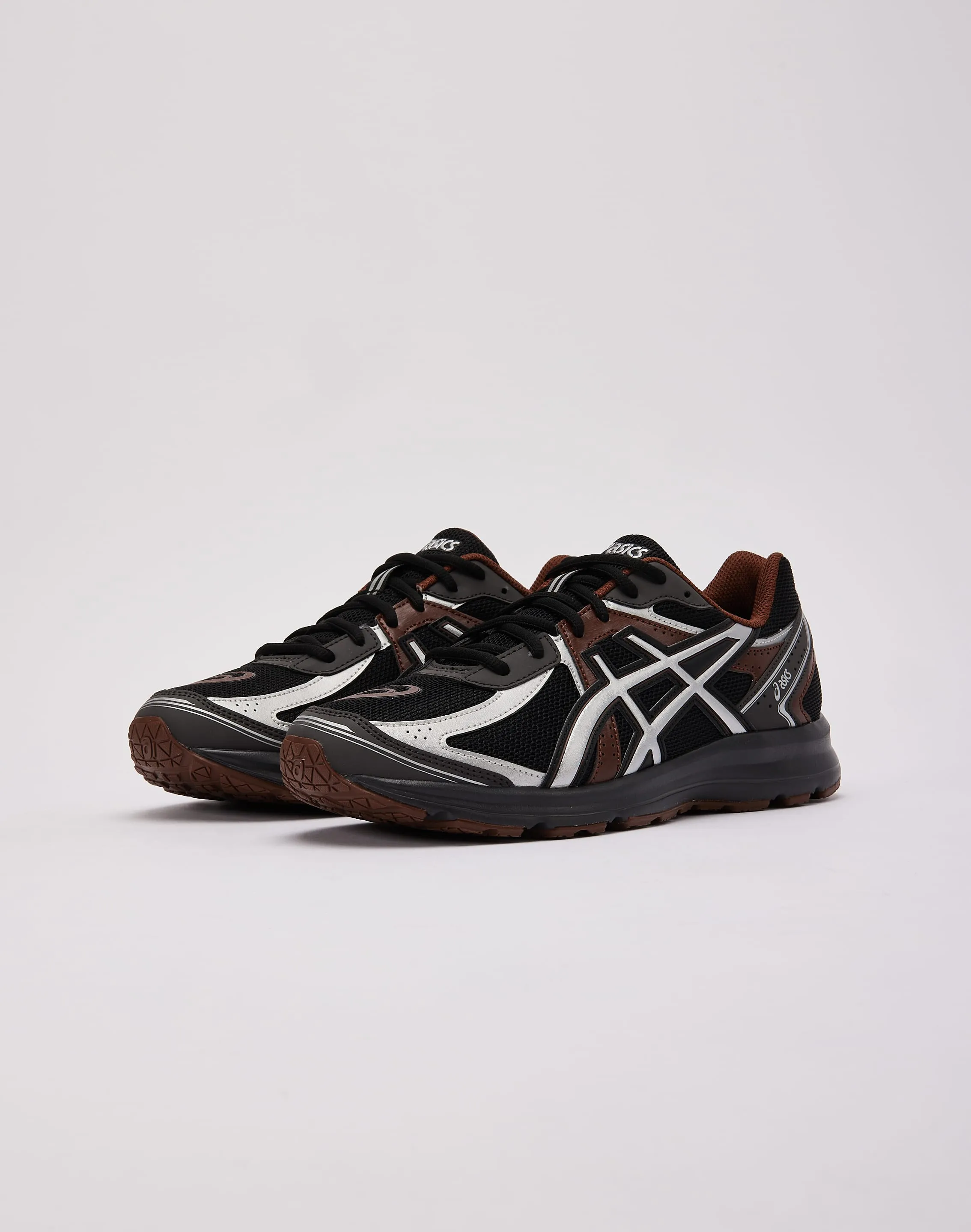 running on a gravel road Ankle support strap Asics JOG 100S