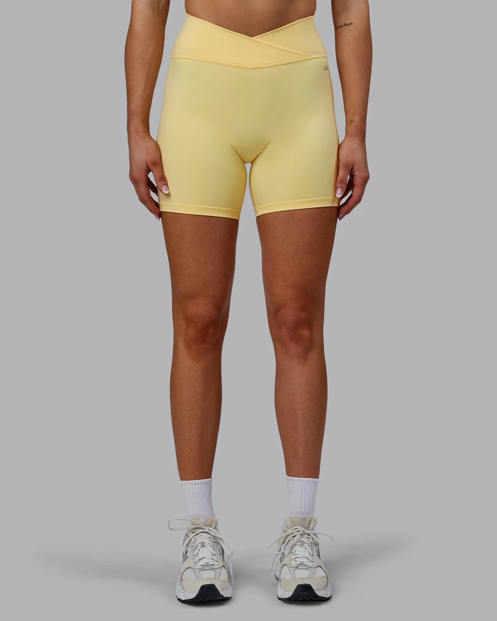 Sara Strike Ultra High-Rise Cross Over Waist 6" Short - Sunflower Quick Dry Wear Fit Minimal Finish