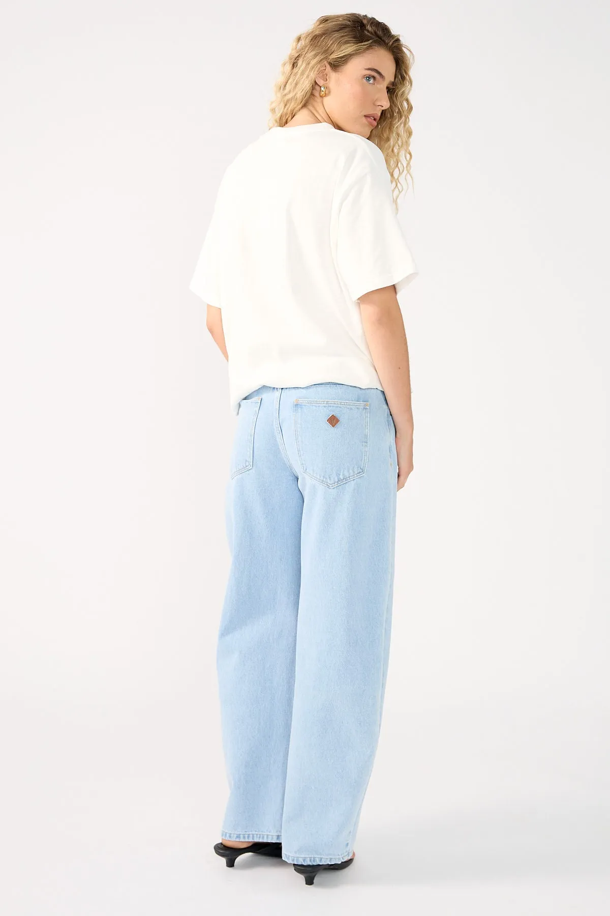 Smooth Creative Look Adult Fashion Abrand 95 Barrel Jean Kendall
