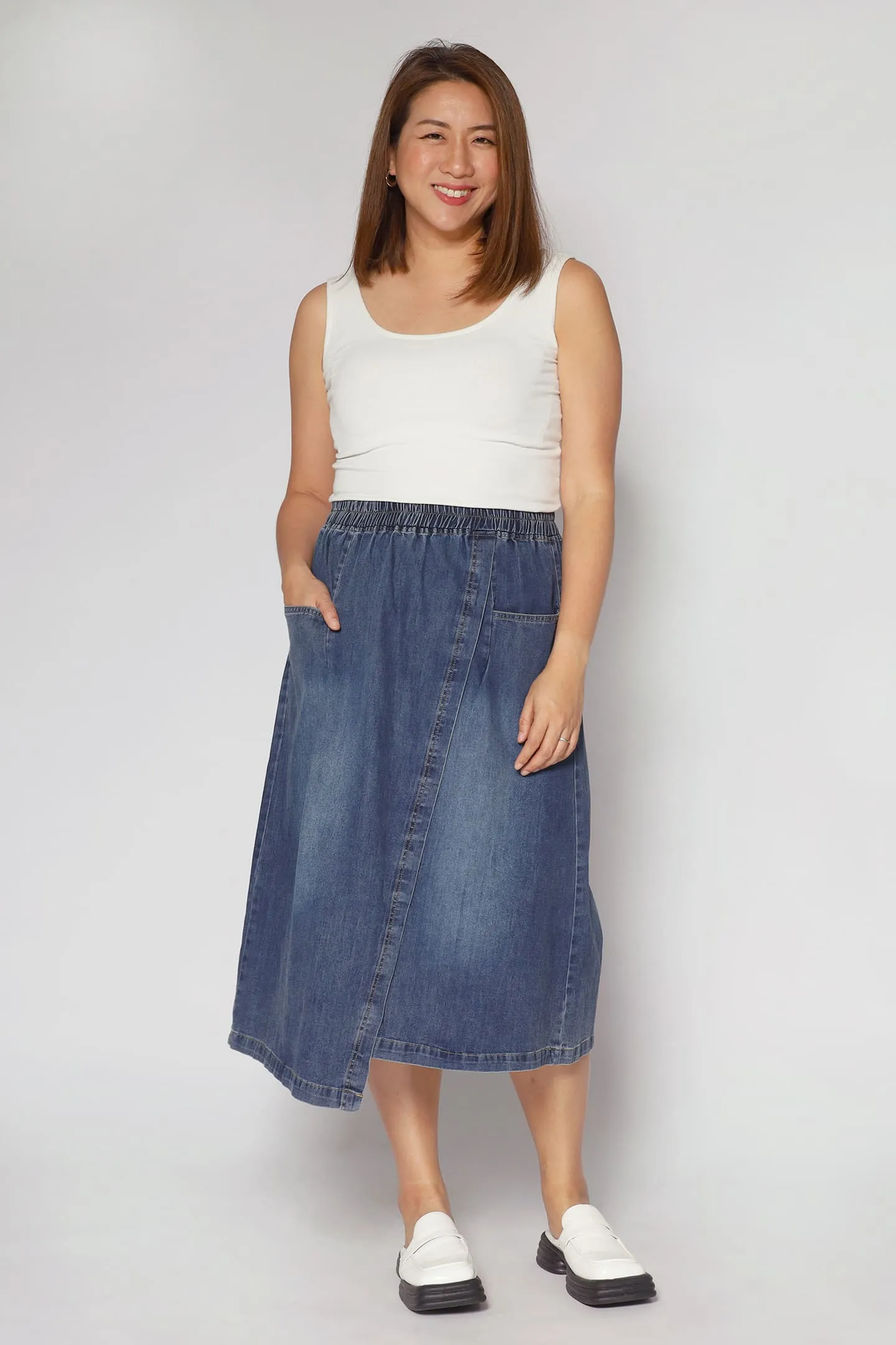 Chill Vibe Karla Skirt in Dark Blue Denim