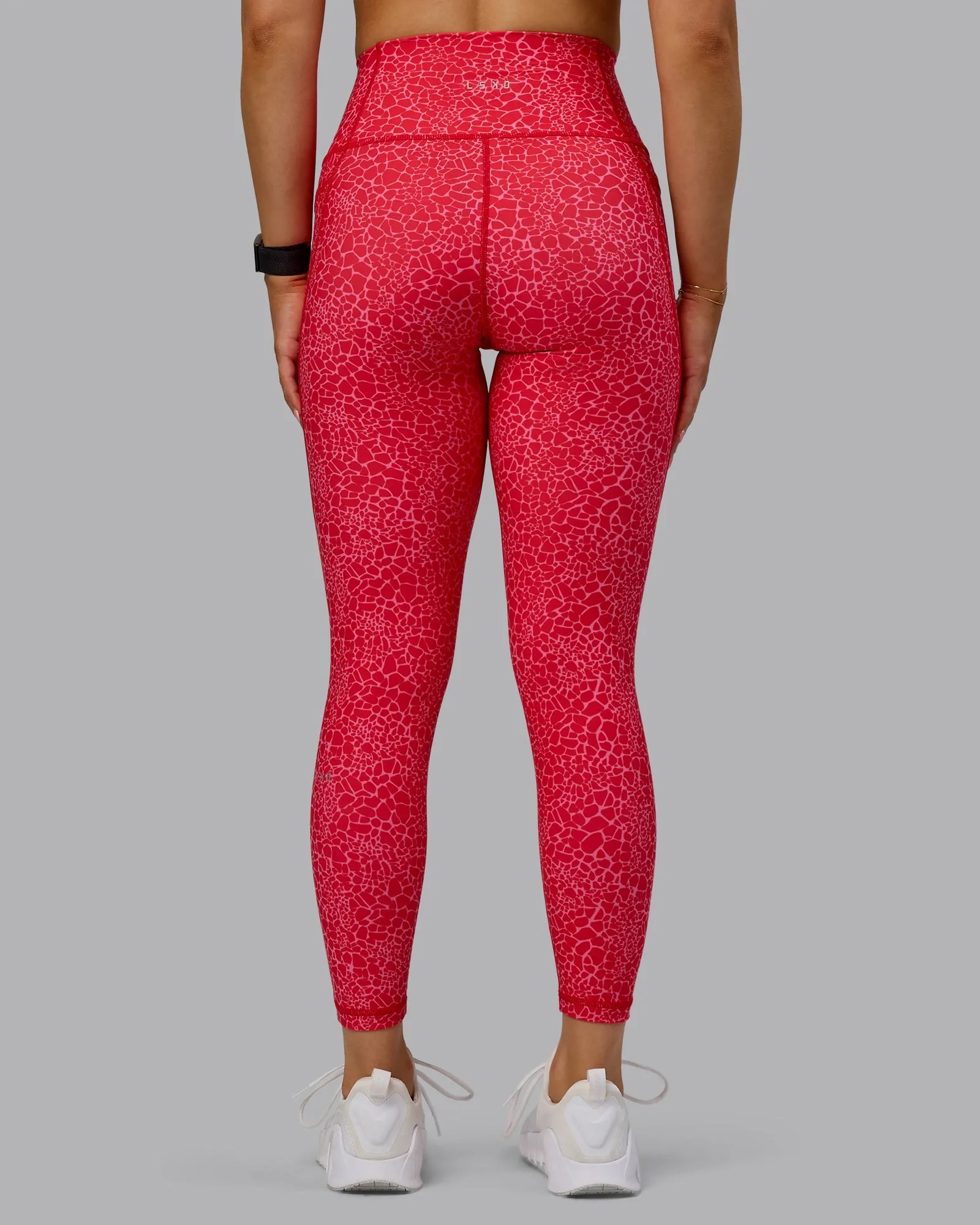 Fusion Ultra High-Rise 7/8 Legging Pockets - Red Vitality Print Chic And Relaxed Shaping Contour Lines