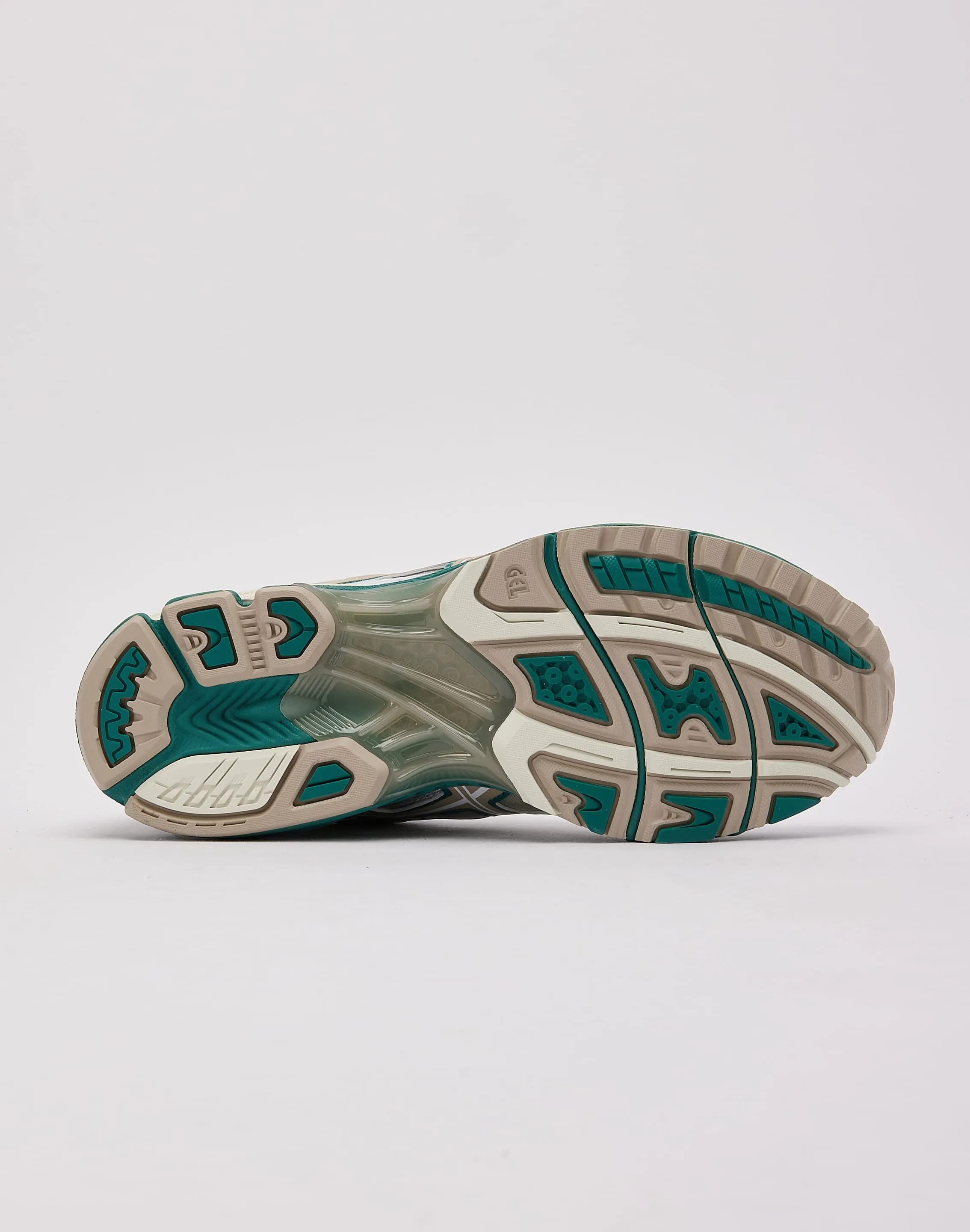 anti - microbial running in a park shoes Asics GEL-NIMBUS 10.1