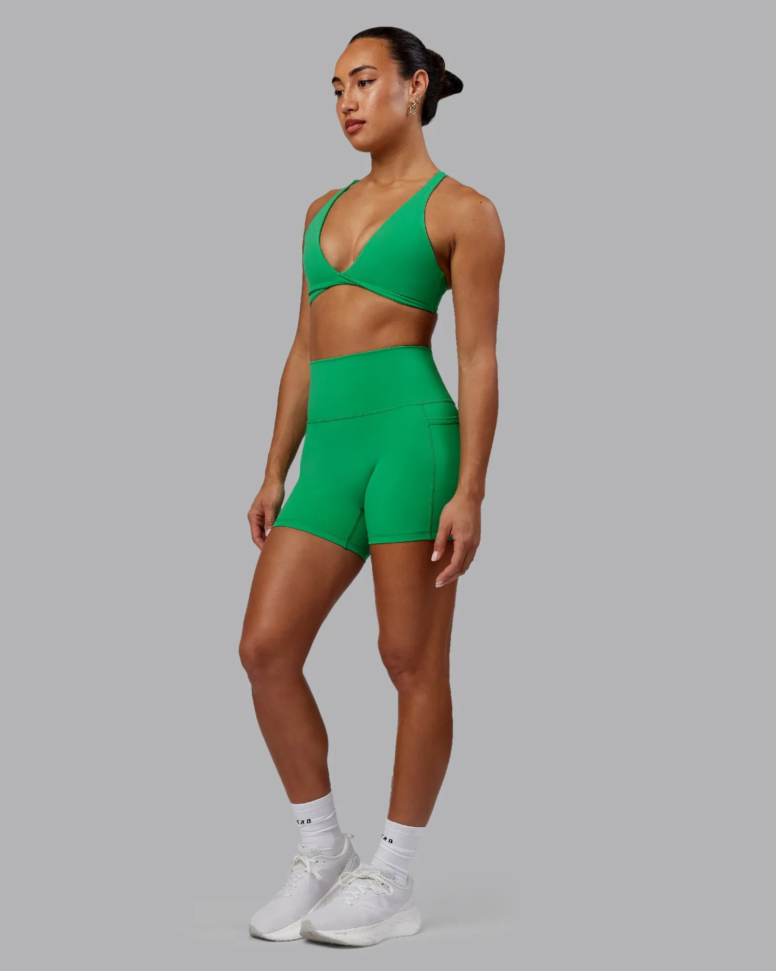 Comfortable Motion Summer essentials Fusion Ultra High-Rise 4" Short Pockets - Impact Green