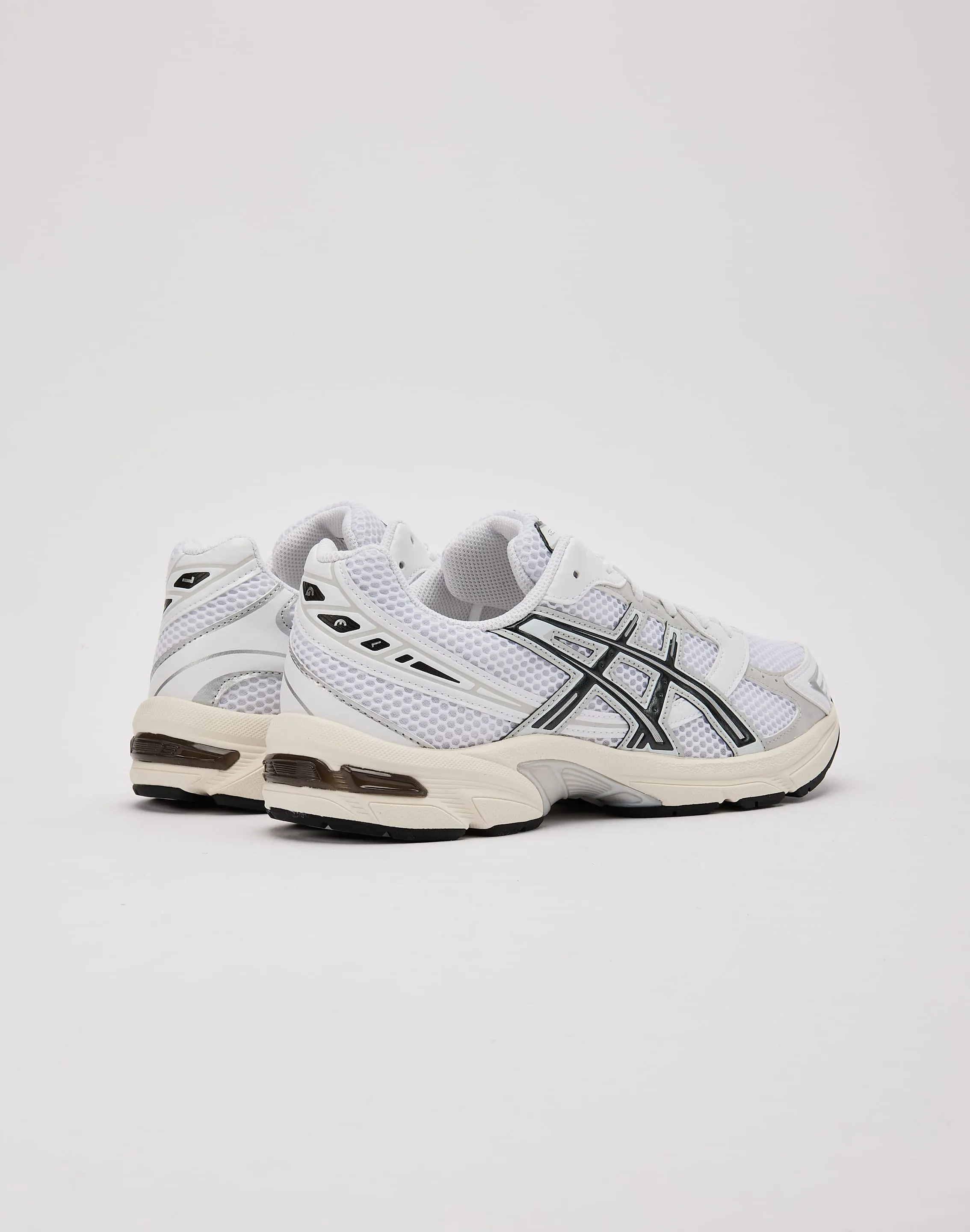 Metallic accents Asics GEL-1130