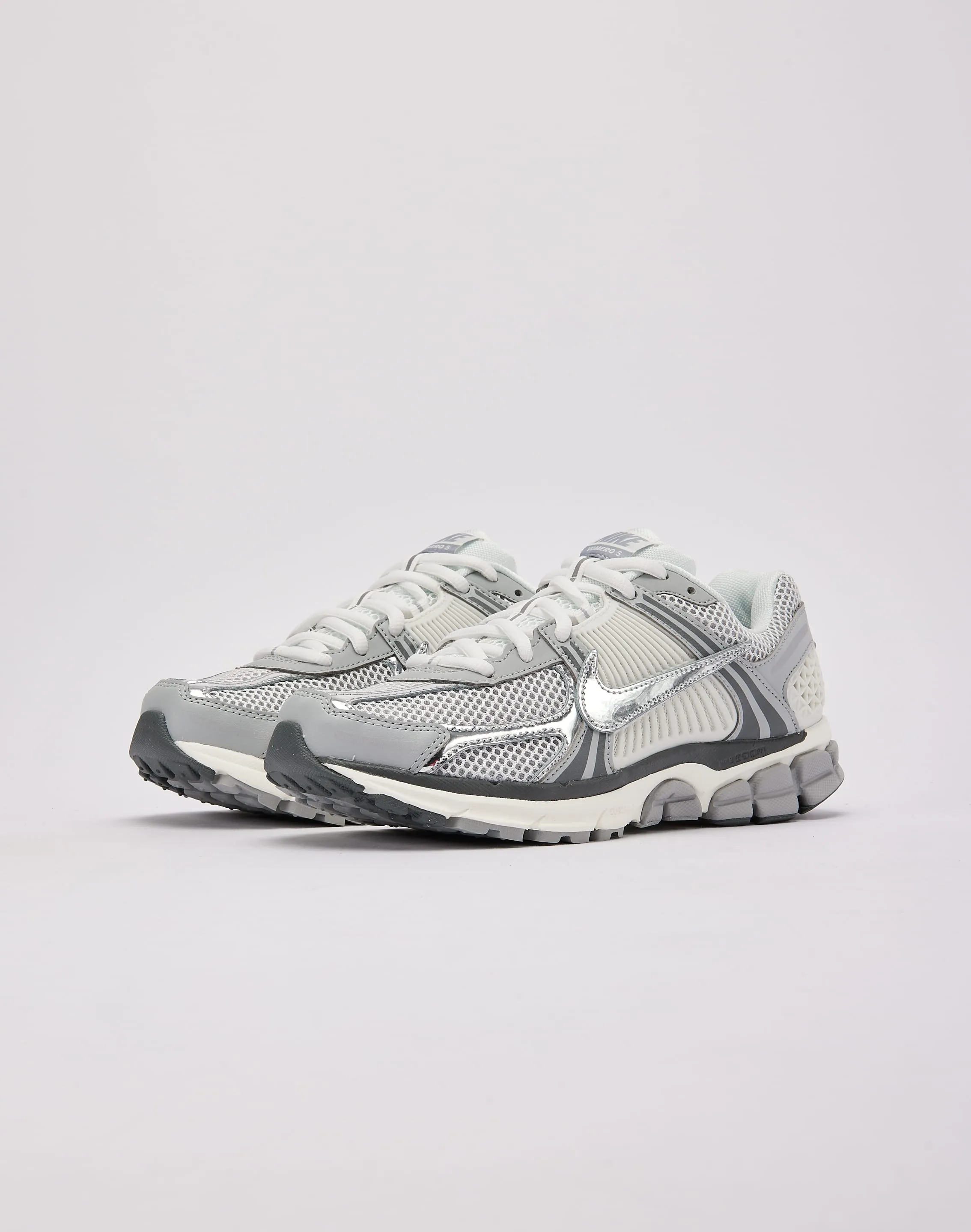 lightweight foam shoe material Nike Zoom Vomero 5
