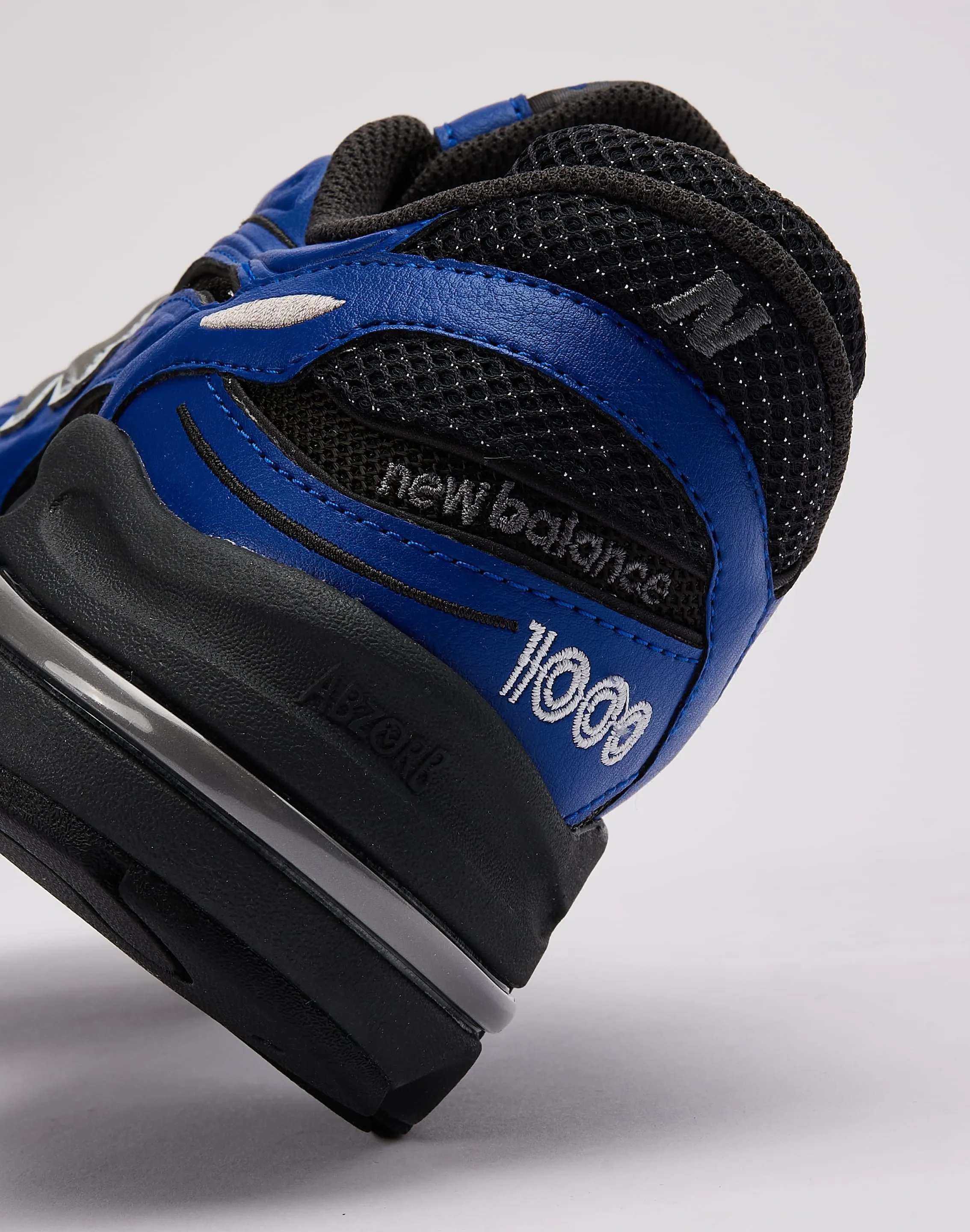 quiet - operation - noiselessness shoes New Balance 1000