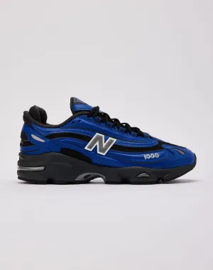 RUNNING SHOES