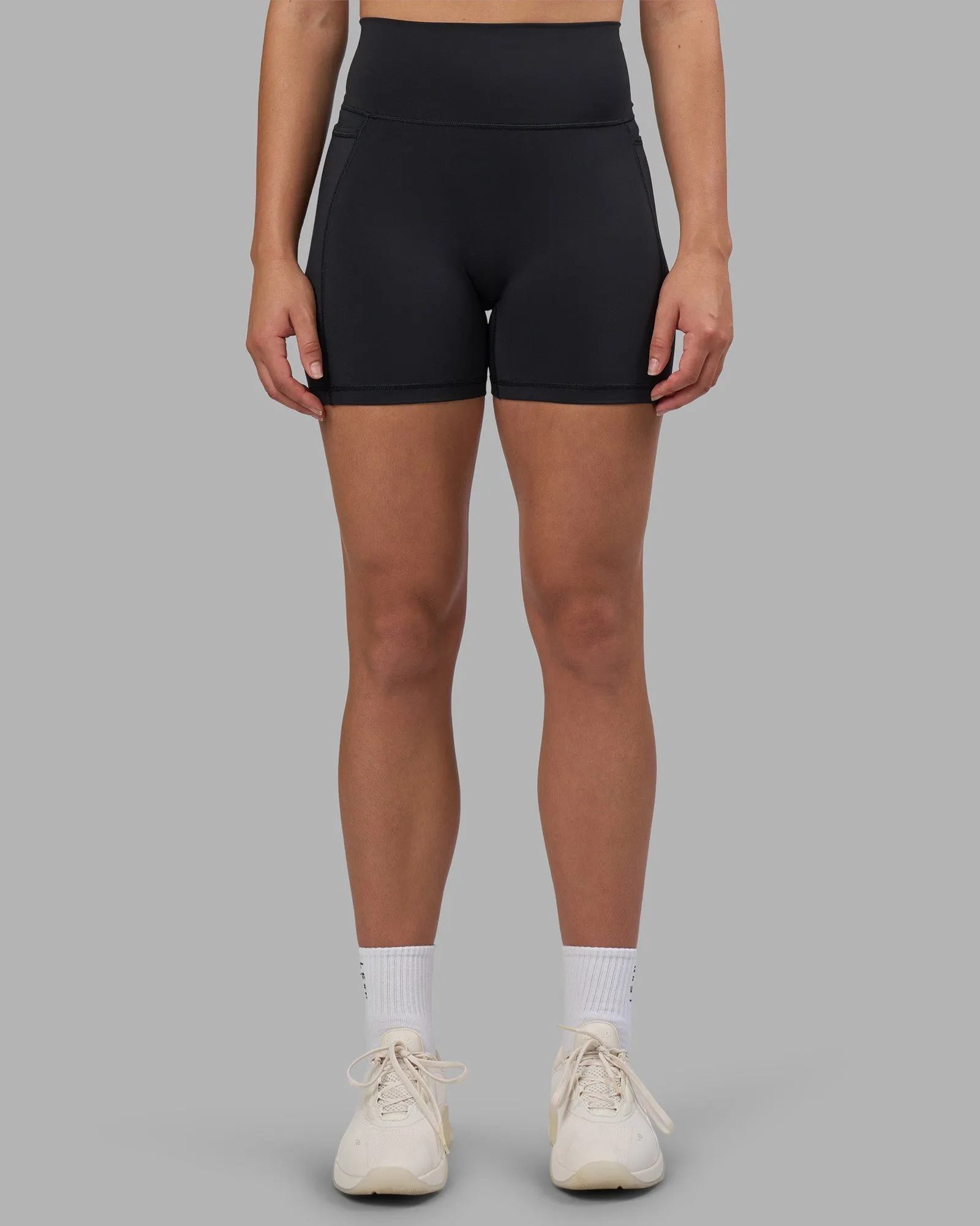 Active Style Fusion V-Contour Ultra High-Rise 4?? Short Pockets - Black