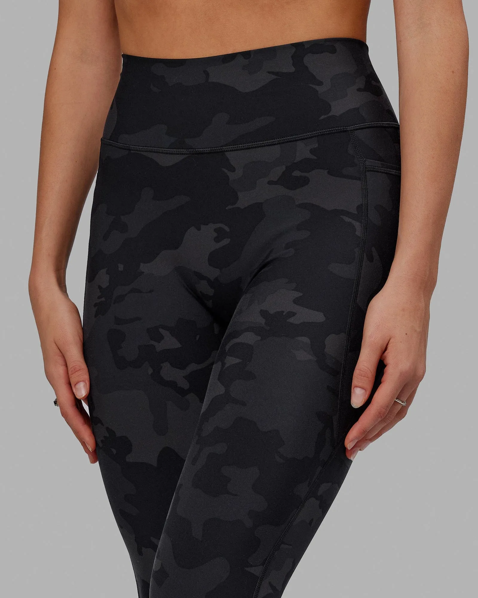 Seamless Design Active Lifestyle Fusion Ultra High-Rise 7/8 Legging Pockets - Black-Camo