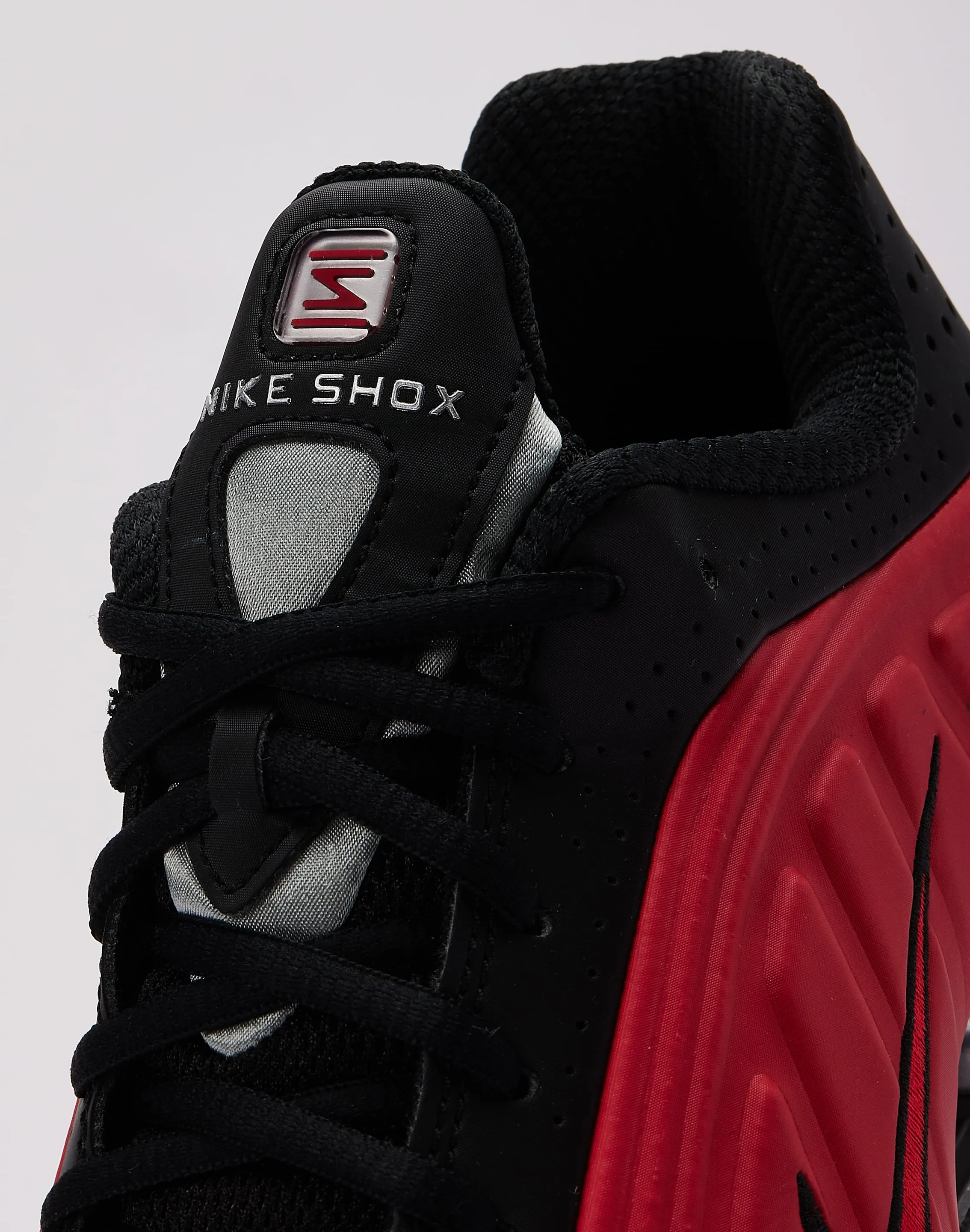 Nike Shox R4 Reinforced Heel Clip casual runners' footwear