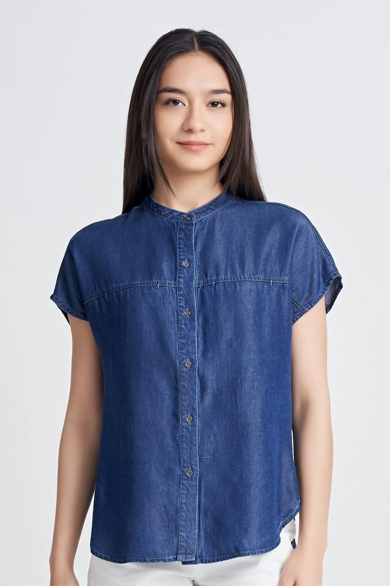 Neutral Vibrant Chill Outfit Morning Stroll Sustainable Classic Denim Cap Sleeve Blouse