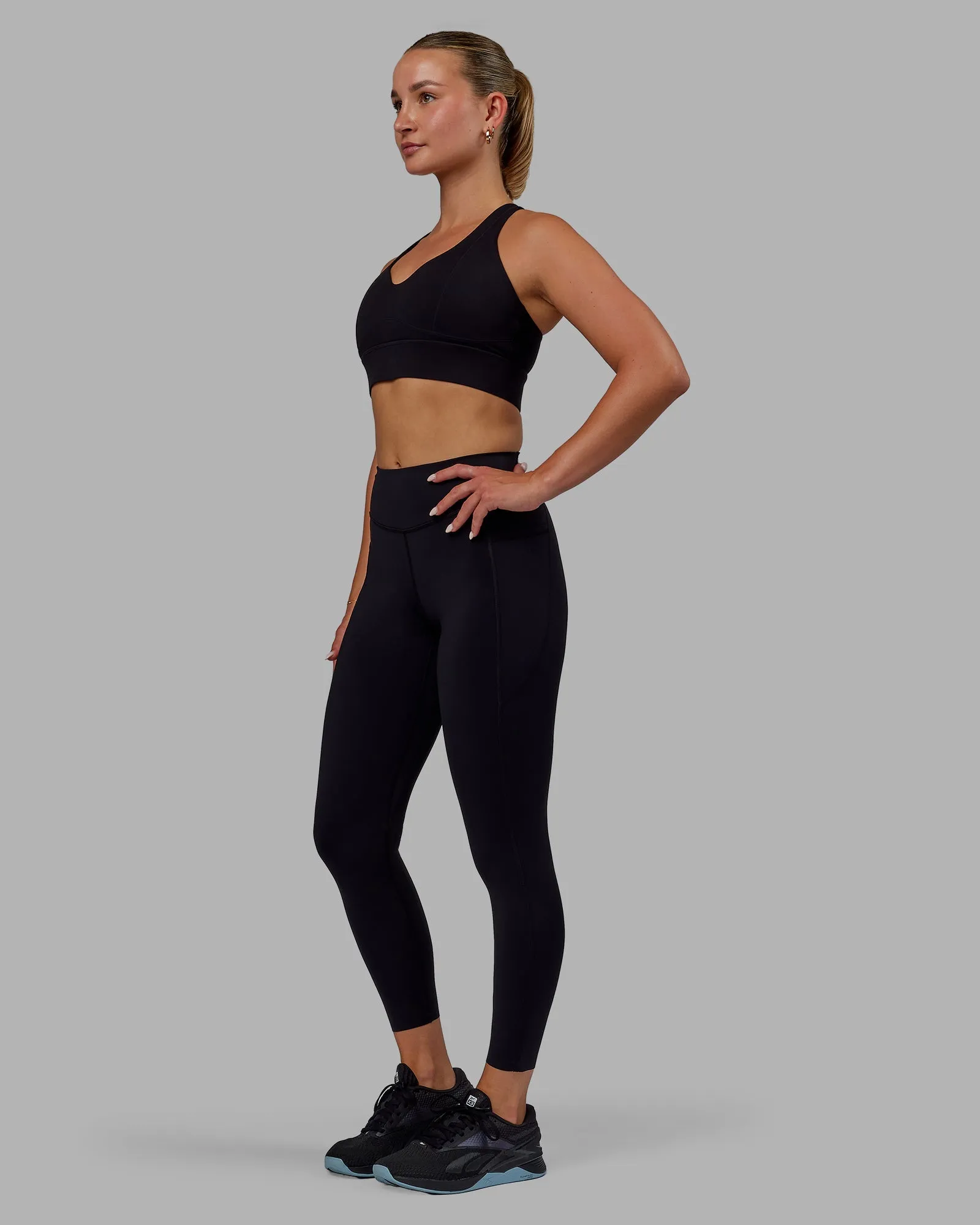 Elite High-Rise 7/8 Legging Pockets - Black Sporty Look Body-Hugging Design