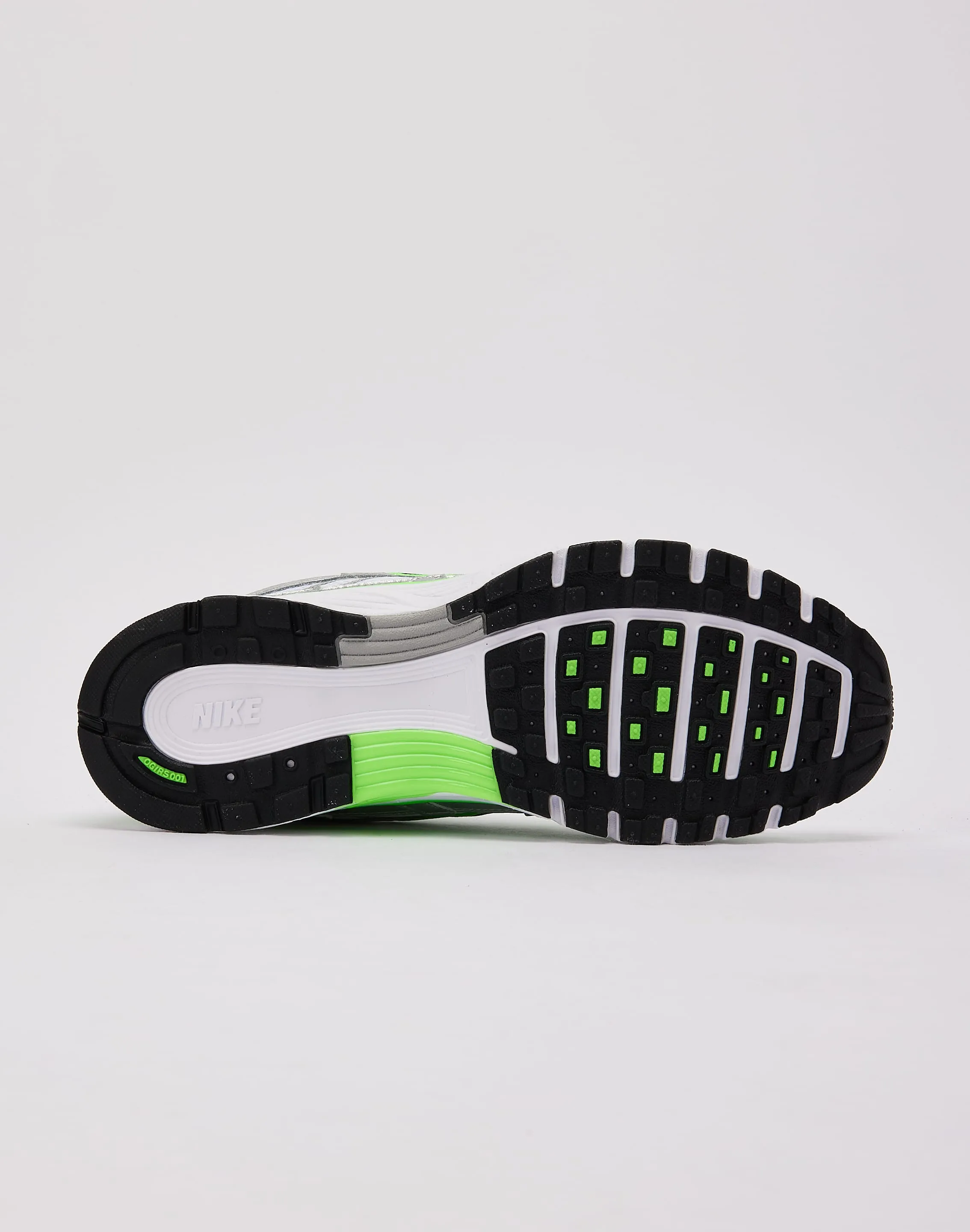 Reinforced Heel Collar modern running shoes Nike P-6000 SE