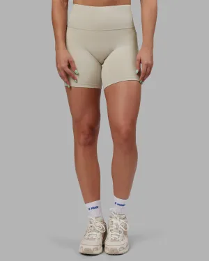 Easy Stretch Soft Touch Abs Fusion High-Rise 6" Short Pockets - Shale Beige