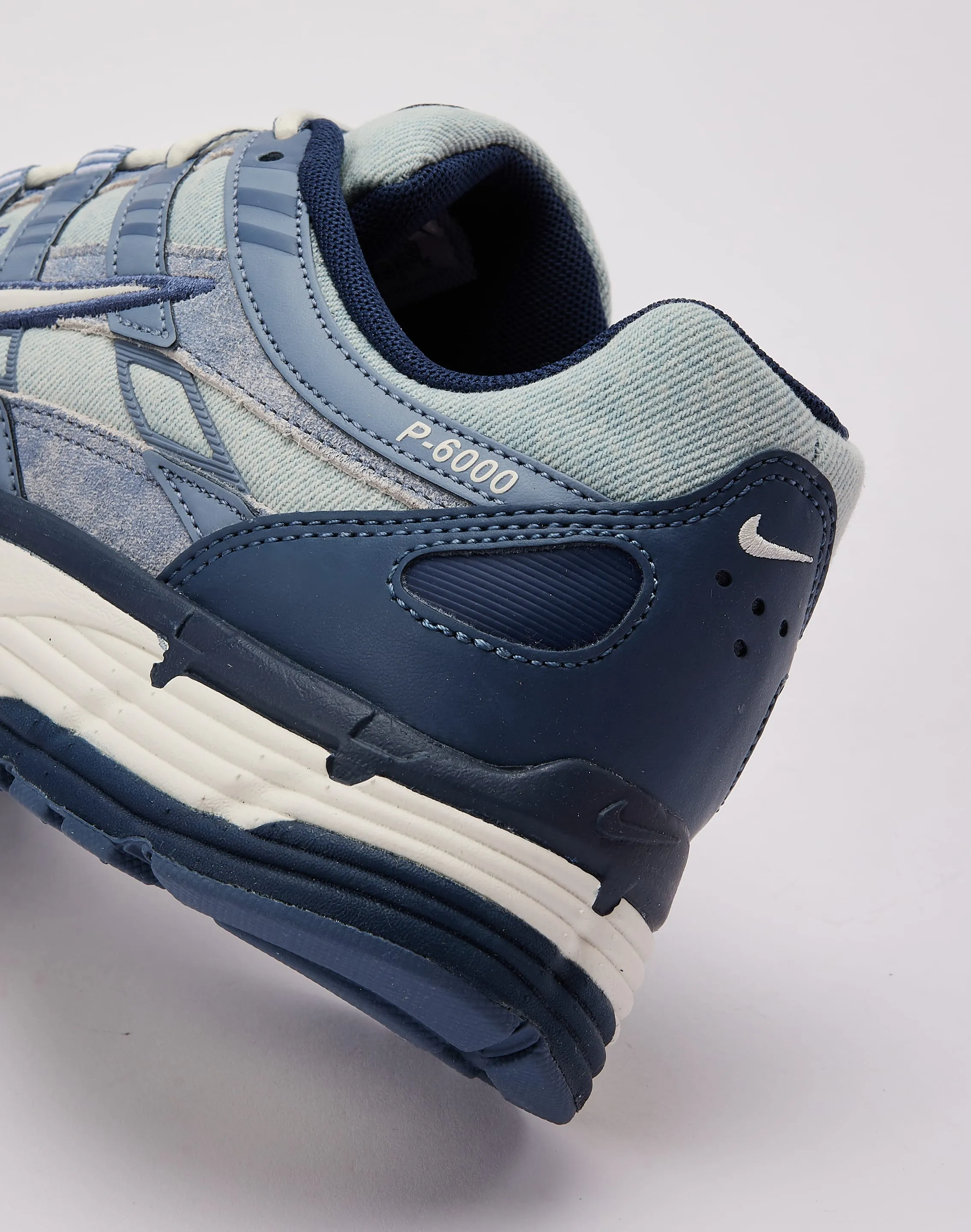 joggers' shoes Nike P-6000 SE