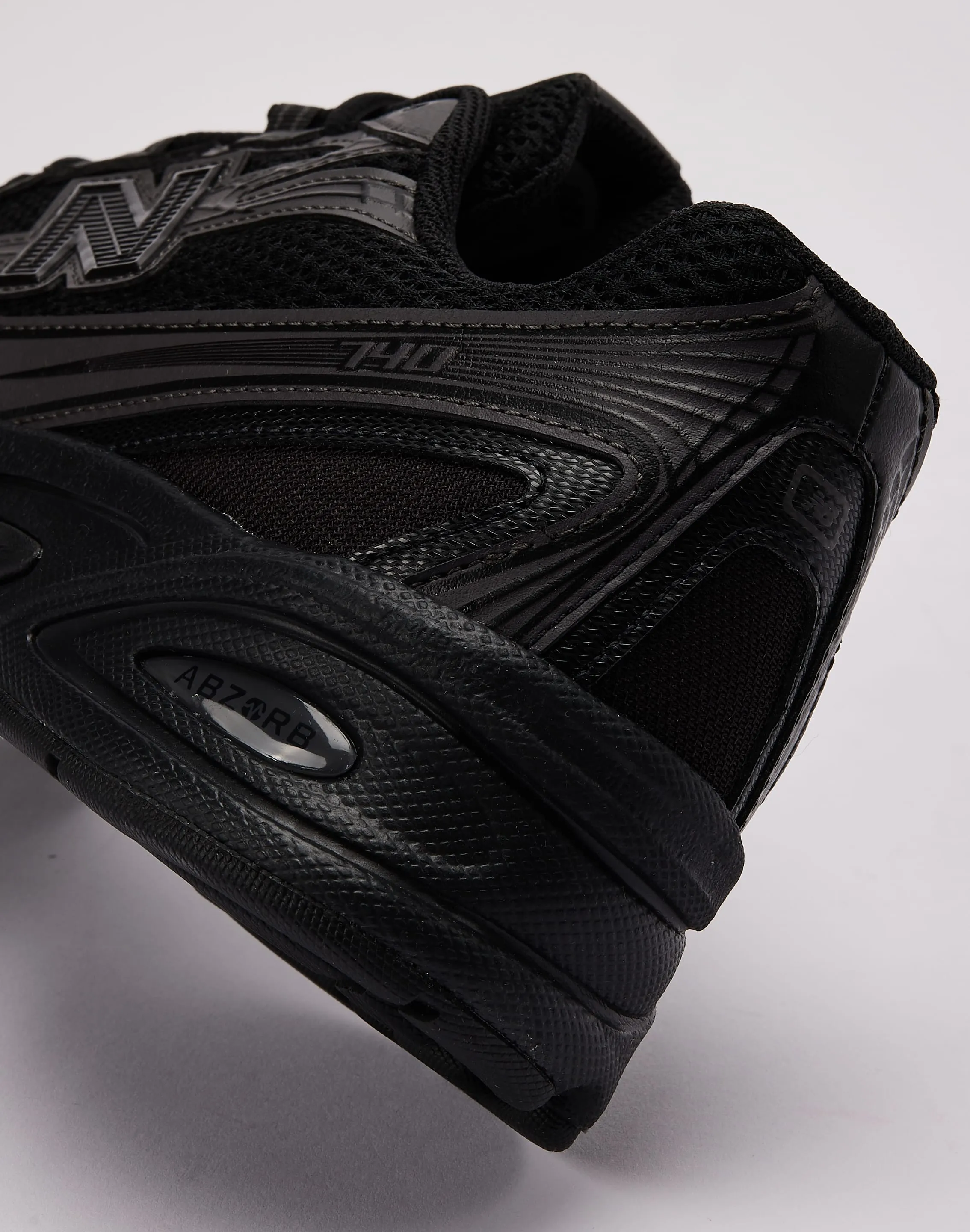 New Balance 740 Responsive Design colorful shoe appearance