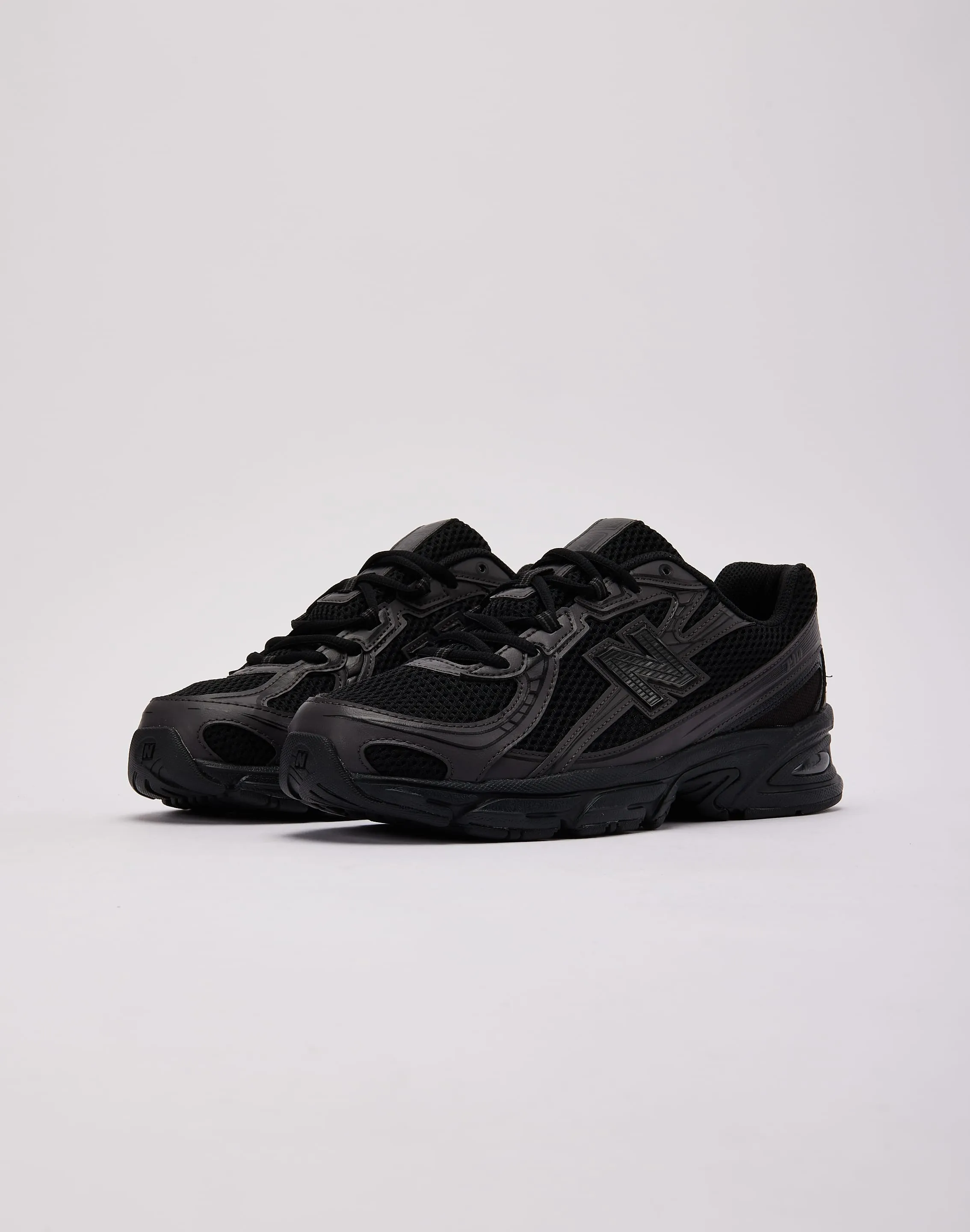 day - running shoes New Balance 740