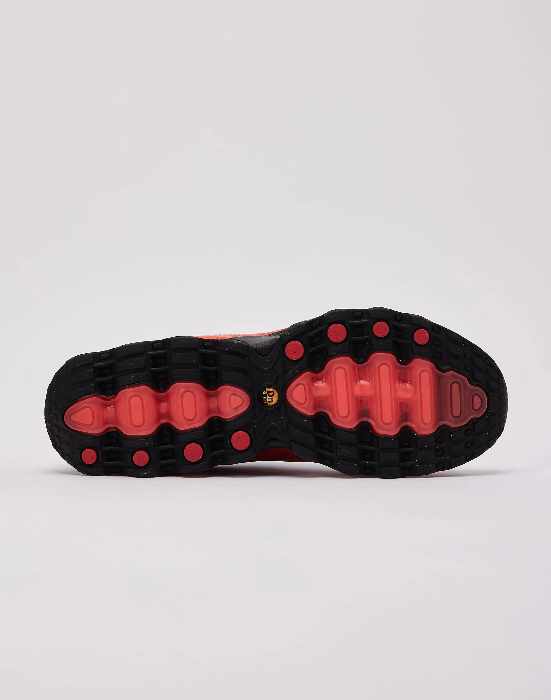 running in the cold youth running footgear Nike Air Max Dn8