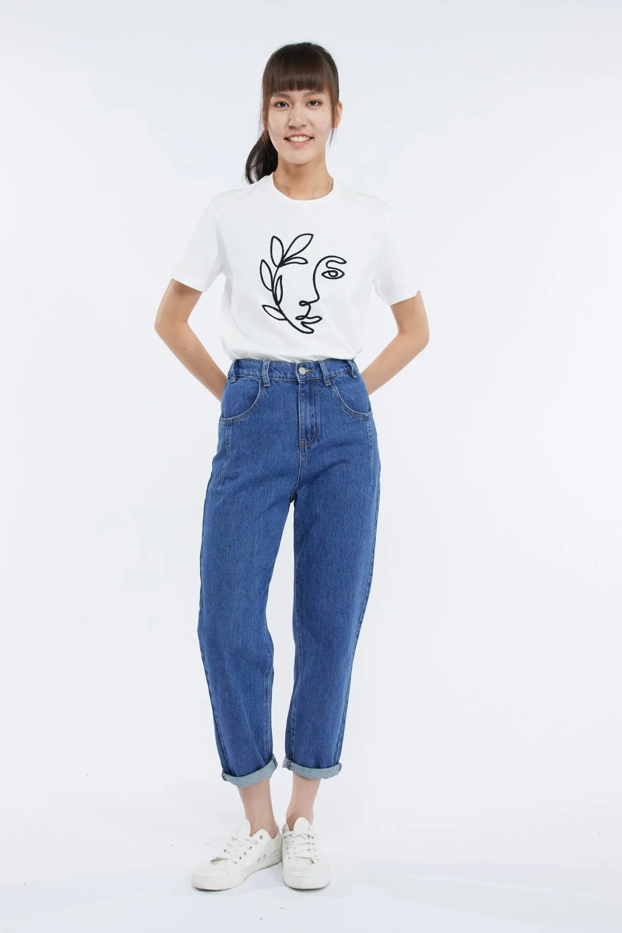 Relaxed Style Lightweight Durable Modern Minimalist Creative Look Denim Curve Jeans