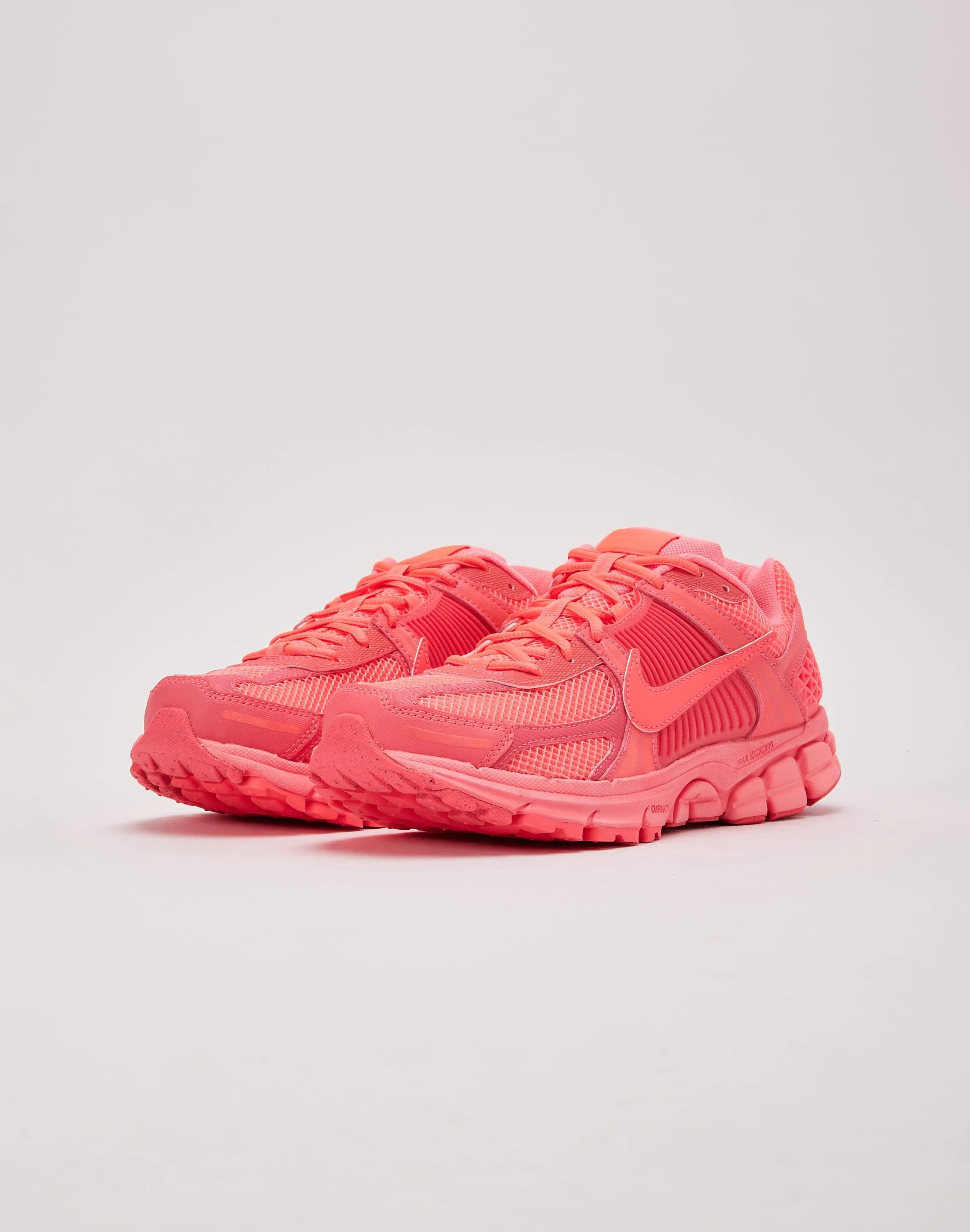 Nike Zoom Vomero 5 running in a dam area shoes Torsion Response System