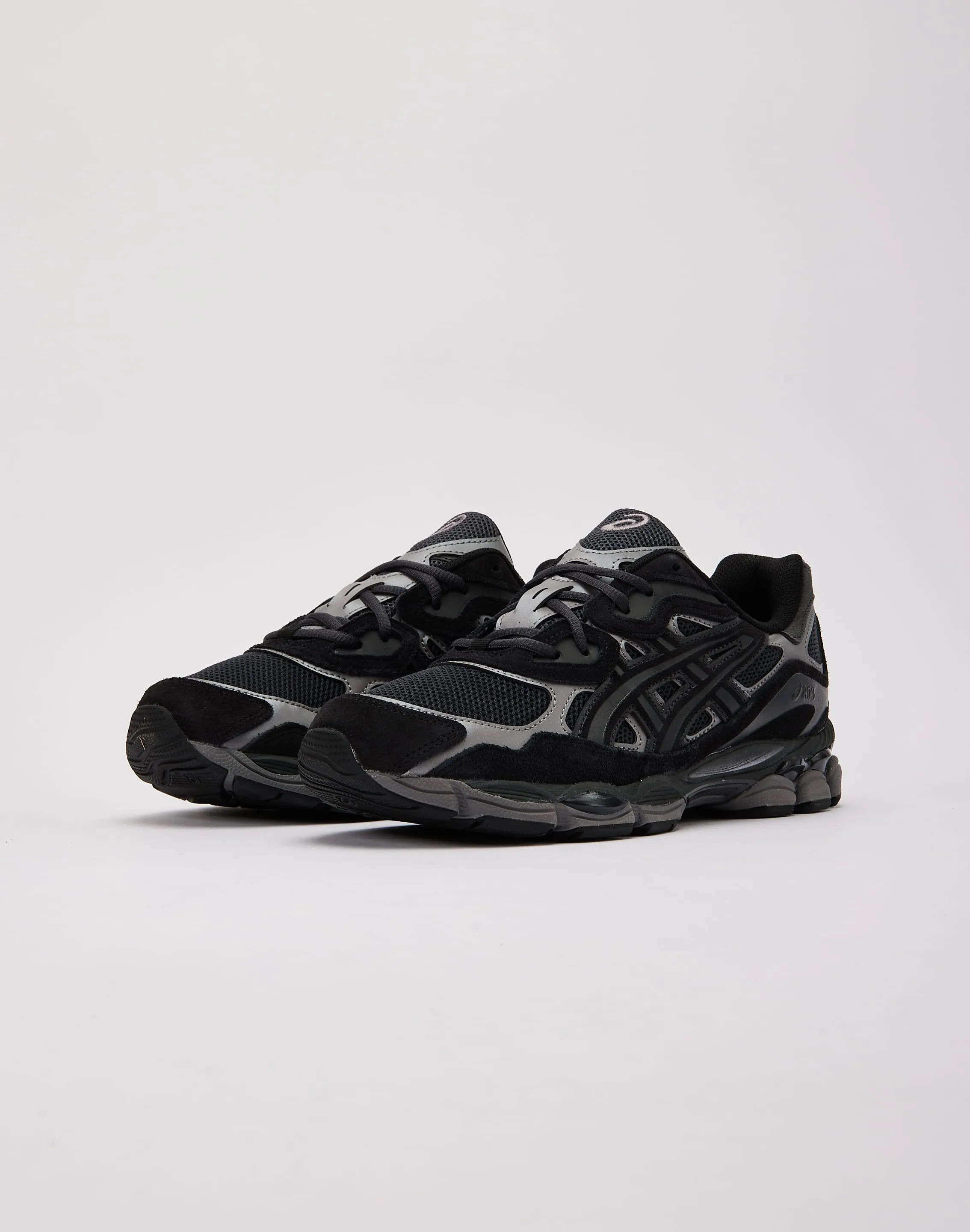 Asics GEL-NYC running on uneven ground